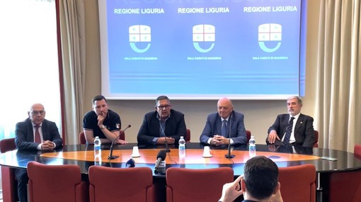 Rigassificatore, si comincia a ragionare sulle opere compensative. Toti: &quot;Cominceremo da Comuni, Autorità Portuale e Province&quot; (Video)