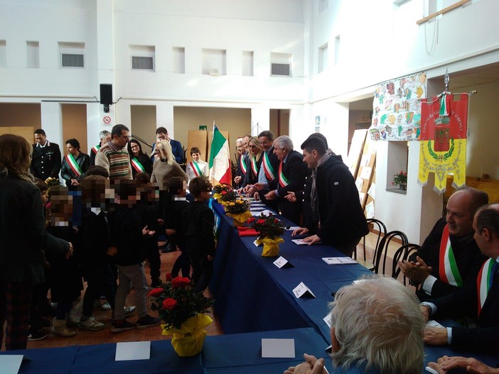 Tutta la comunità villanovese si incontra al Salone dei Fiori per ricordare Andrea Schivo (FOTO)