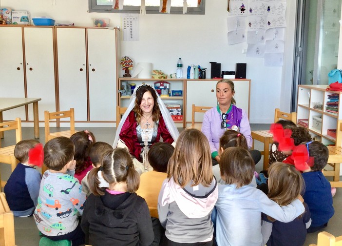 Una principessa in visita alla scuola dell’infanzia di Vezzi Portio: &quot;I bambini hanno bisogno di fiabe e stupore&quot;