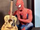 Una chitarra autografata dai cantanti del Festival per un aiuto alle malattie cardiopatiche congenite. Spiderman Villardita: &quot;Missione compiuta&quot; (FOTO)