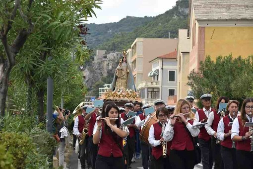 Varigotti, la Parrocchia San Lorenzo celebra la Madonna del Rosario