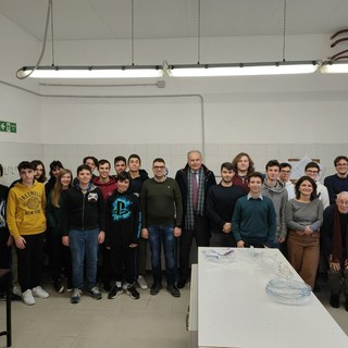 Giovani per la Scienza, il presidente di Fondazione De Mari Luciano Pasquale visita il laboratorio nel Campus di Savona