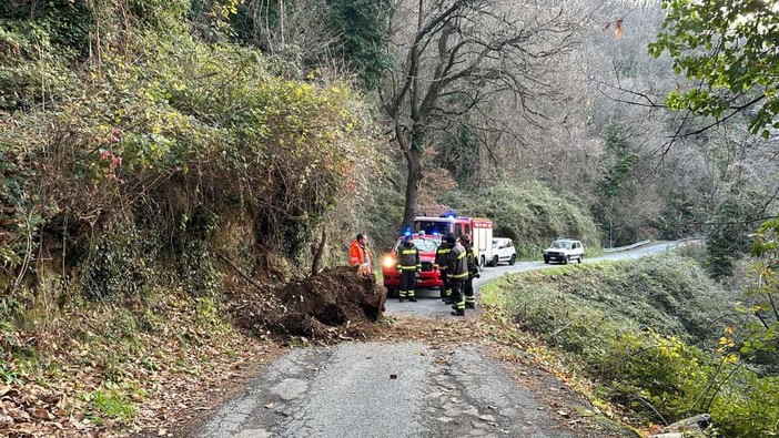 Varazze, frana sulla strada Alpicella-Beigua: riaperta al traffico