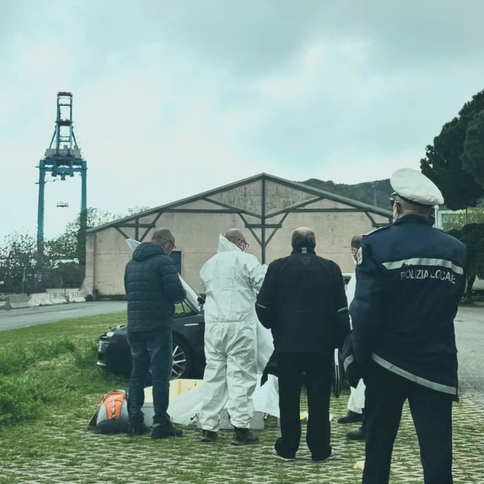 Vado, cadavere all'interno di un'automobile nel parcheggio di piazzale San Lorenzo: accertamenti in corso