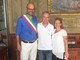 Finale, il sindaco Frascherelli premia un turista 'fedele' (FOTO)