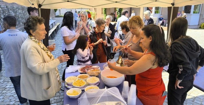 &quot;Il valore della comunità di vicinato: un ritrovo divenuto tradizione&quot;