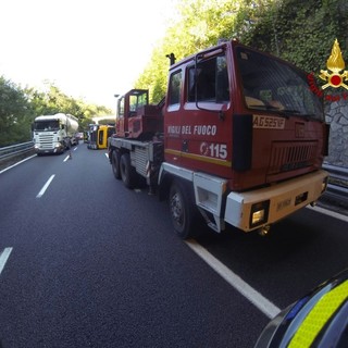 Incidente sulla A10: cisterna rimossa dalla carreggiata e viabilità ripristinata