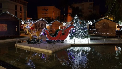 Loano, torna il mercatino Villaggio Magie di Natale con l'animazione di Circo Incerto