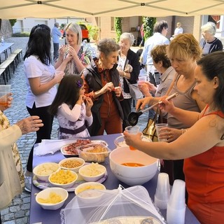 &quot;Il valore della comunità di vicinato: un ritrovo divenuto tradizione&quot;