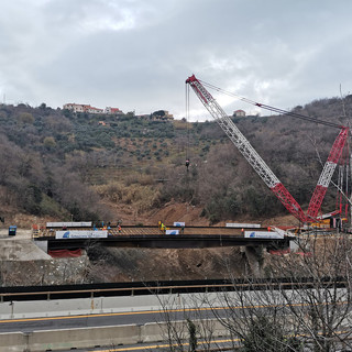 Crollo viadotto A6 Torino Savona: posato il ponte in acciaio (FOTO e VIDEO)