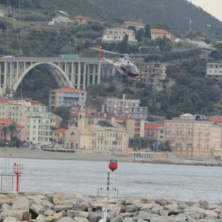 Incendio boschivo sulle alture di Varazze: attivato l'elicottero (FOTO)