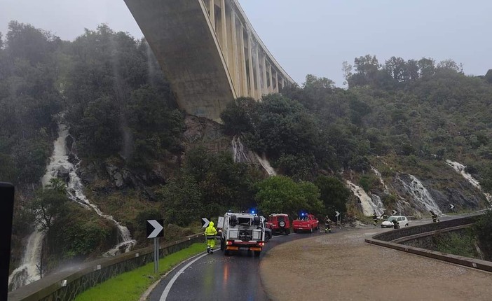 Varazze nella morsa del maltempo: fango e detriti costringono alla chiusura dell'Aurelia, allagamenti alla Mola (AGG: RIAPERTA)