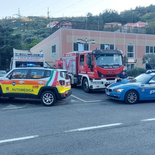 Savona, anziano investito da un furgone in via Nazionale Piemonte: soccorsi mobilitati