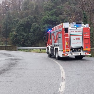 Savona, fulmine colpisce cabina elettrica: intervento dei Vigili del Fuoco