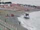 Imbarcazione in difficoltà si spiaggia a Varazze: soccorsi mobilitati