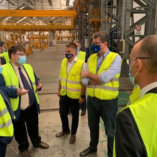 Il ministro Giorgetti in visita al sito Bombardier gruppo Alstom di Vado Ligure