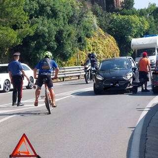 Bergeggi, auto perde il controllo e si schianta a bordo strada: illesa la conducente