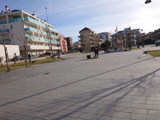 Albenga: lavori in piazza Tortora in contrasto a sporcizia e degrado