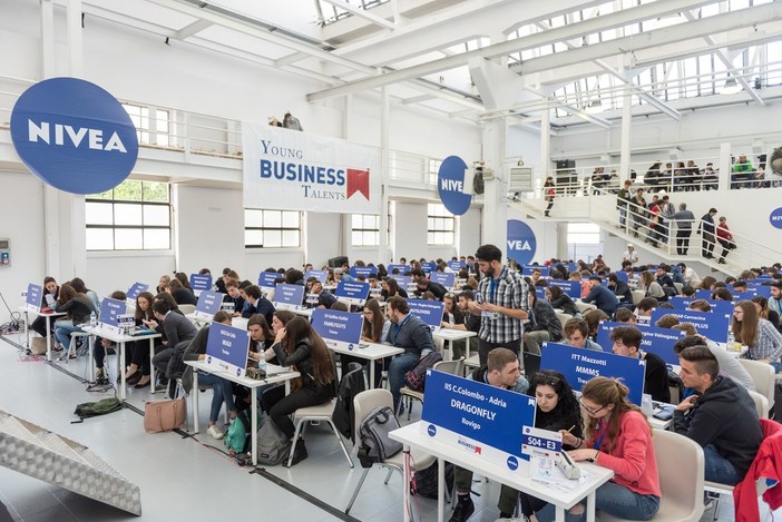 I ragazzi del G. Bruno di Albenga e dell'ITC Falcone di Savona partecipano al concorso Young Business Talents