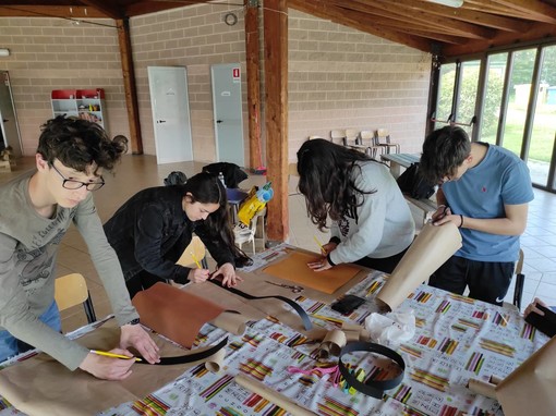 I giovani portavoce della sostenibilità: in biblioteca a Loano la presentazione del progetto “Community Challengers”