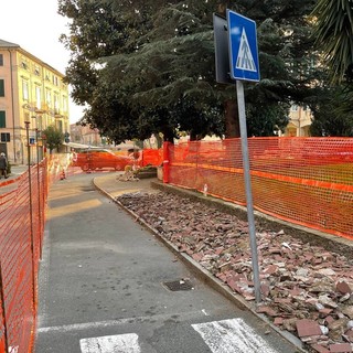 Albisola, via all'abbattimento delle barriere architettoniche: intervento tra via della Pace e Piazza della Libertà