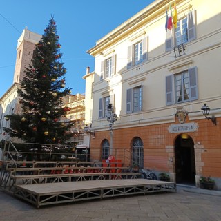 Albenga accende l'albero di Natale, domani (7 dicembre) in piazza San Michele