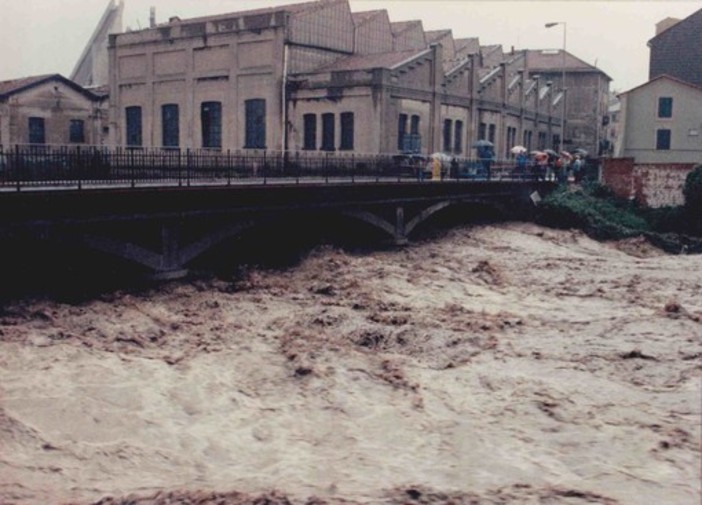 Alluvione Valencia e in Liguria, Arpal le mette a confronto: &quot;A Genova nel 1970 e Rossiglione nel 2021 misurato cumulate maggiori&quot;