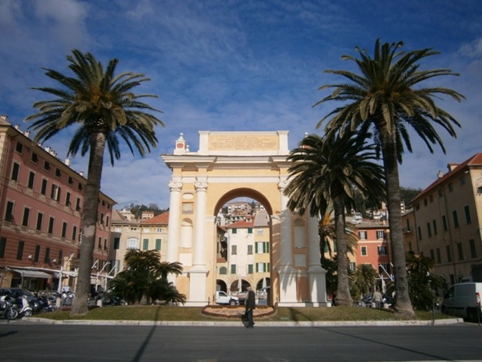 Da Nizza a Genova per &quot;La Staffetta della Rinascita, la bandiera francese fa tappa a Finale Ligure