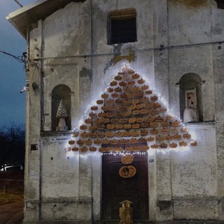 Arriva il Natale anche nel &quot;Borgo della zucca&quot;: a Rocchetta di Cengio ecco il presepe e un albero speciale