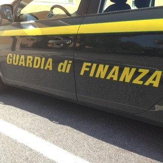 Maxi sequestro di alimenti scaduti effettuato dalla Guardia di Finanza di Albenga