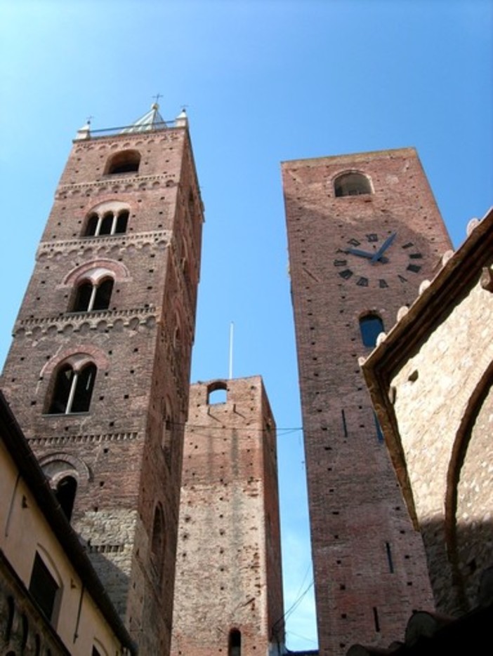 Albenga, inaugurazione della mostra d'arte contemporanea &quot;À la recherche de … l’enfant DE papier perdu&quot;