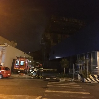 A fuoco l'Autorità Portuale di Savona: indaga la Procura (FOTO e VIDEO)