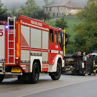 Auto ribaltata tra Cosseria e Millesimo, soccorsi mobilitati (FOTO)