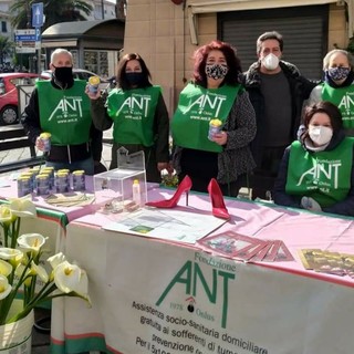 Albenga, i volontari Ant Italia in piazza per la prevenzione oncologica