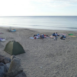Rissa in spiaggia tra stranieri questa mattina tra Alassio e Laigueglia