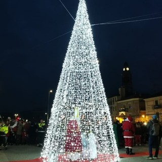 Cairo accende l'albero di Natale