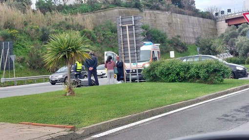 Scontro tra auto e moto a Savona: soccorsi mobilitati, un ferito al San Paolo (FOTO)