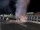 Auto in fiamme sulla A10 all'altezza di Villanova d'Albenga, intervengono i Vigili del fuoco (FOTO)