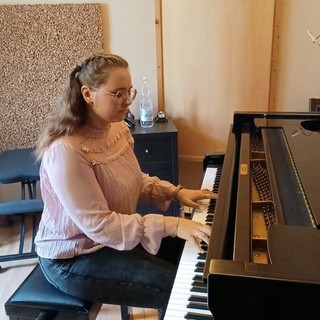 Ad Albenga per fuggire dalla guerra ma col cuore ai suoi studenti di pianoforte a Odessa: &quot;Il mio sogno di poter tornare presto a casa&quot;