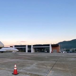 Atterraggio di emergenza all’aeroporto di Villanova: problema tecnico per un Cessna