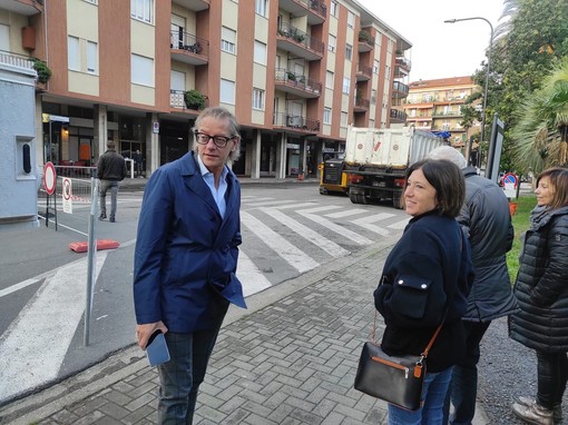 Albenga, prosegue l’asfaltatura di via Papa Giovanni XXIII