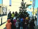 Leca, l'albero di Natale addobbato dai bambini del nido e della scuola d’infanzia