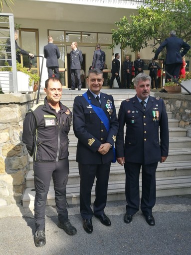 Passaggio di consegne nella base dell'Aeronautica Militare di Capo Mele, il Responsabile della Protezione Civile A.I.B ringrazia il Ten. Col. Rubino e dà il benvenuto al nuovo Comandante