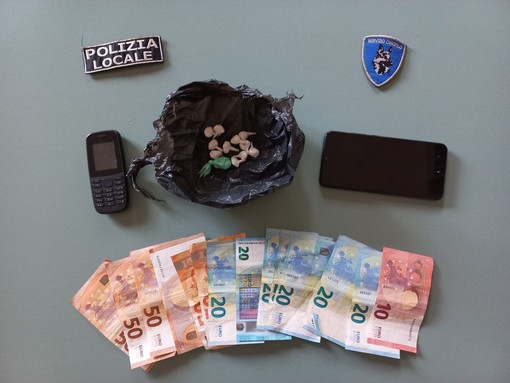 Finale Lotta Allo Spaccio Di Droga La Polizia Locale Arresta Un Enne Di Nazionalit