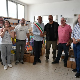 Consegnato un &quot;carico di solidarietà&quot; per i bambini dell'Emilia Romagna, l'iniziativa partita da Cosseria (FOTO)