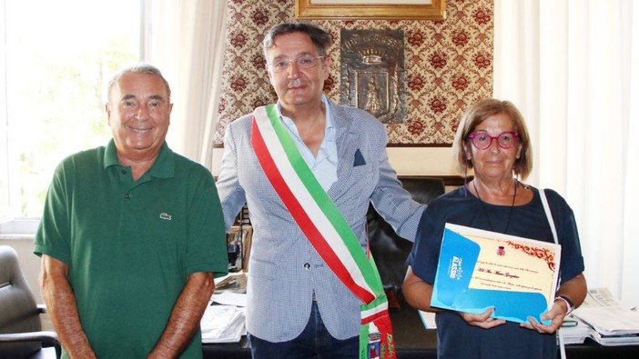 Alassio premia 2 famiglie fedeli alla città del Muretto