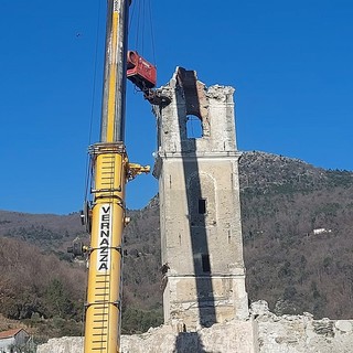 Ex chiesa del Pero di Varazze, partiti i lavori di abbassamento del campanile e della demolizione della canonica (FOTO)