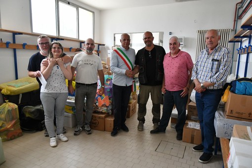 Consegnato un &quot;carico di solidarietà&quot; per i bambini dell'Emilia Romagna, l'iniziativa partita da Cosseria (FOTO)