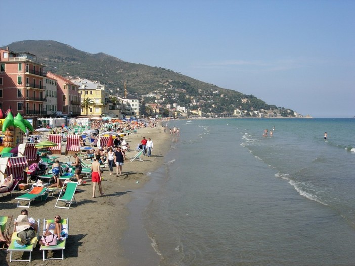 Savona: allarme per la vendita di afrodisiaci sulla spiaggia