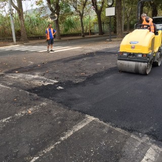 Savona, lavori di sistemazione asfalti presso il Cimitero di Zinola